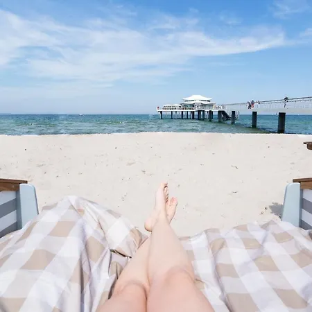 خيمة فخمة Schlafstrandkorb Nr. 5 تيميندورفير ستراند