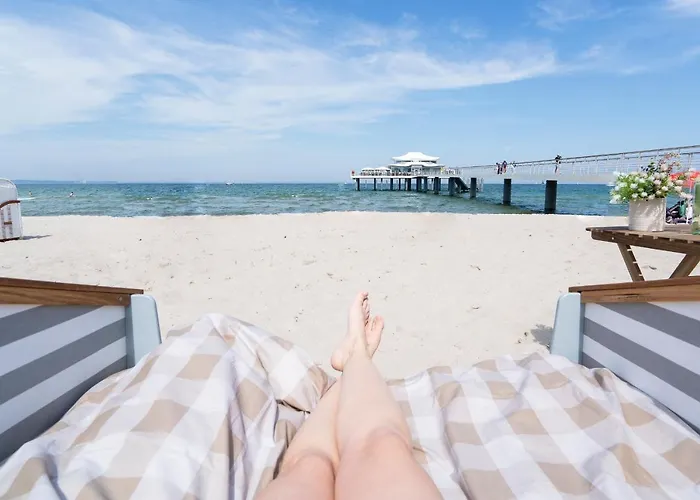 خيمة فخمة Schlafstrandkorb Nr. 5 تيميندورفير ستراند